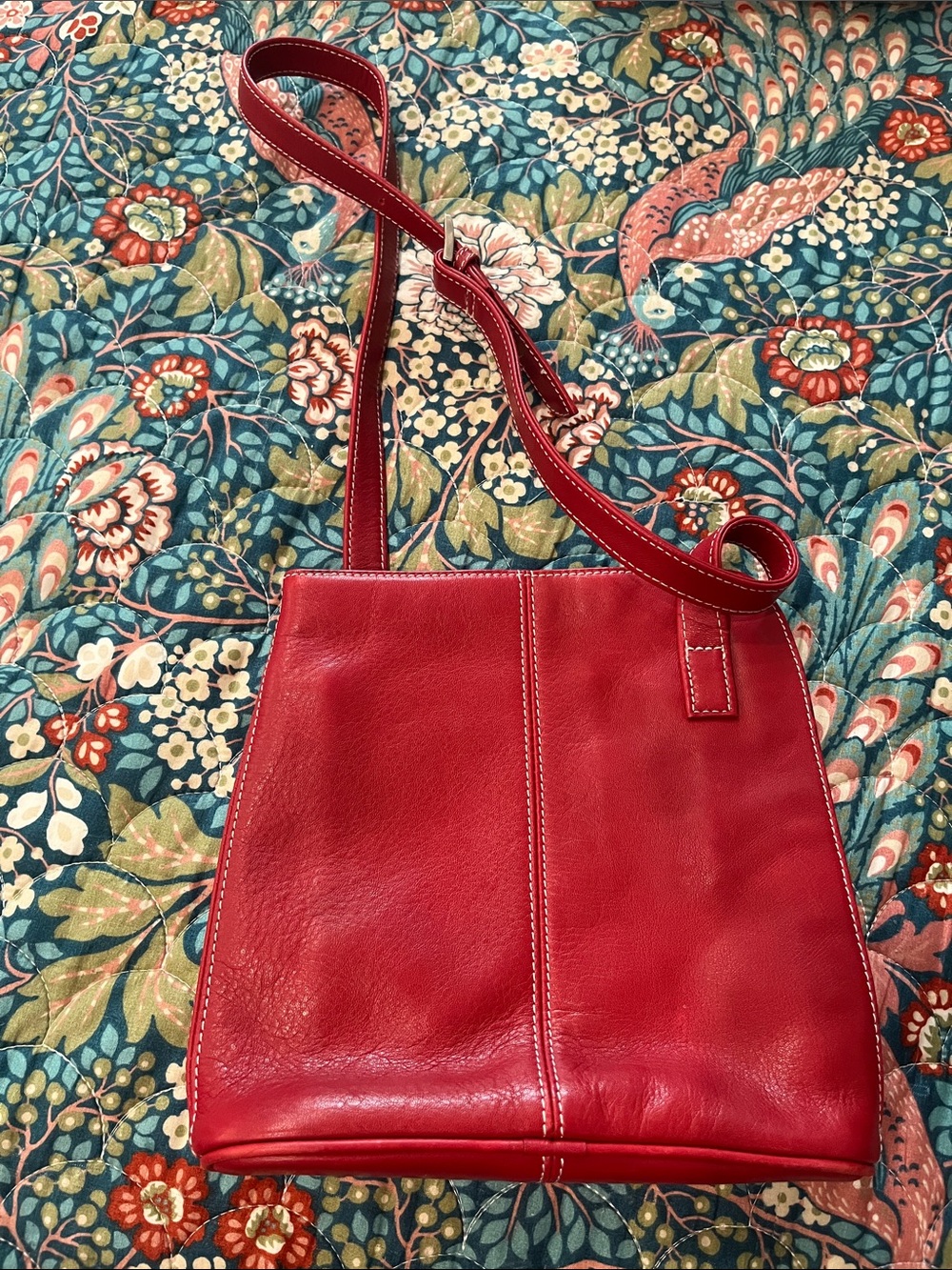 Hobo international Classic Red Leather Shoulder Bag with Adjustable Strap